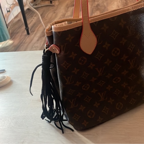 Fringe Tote - Picture 5 of 5